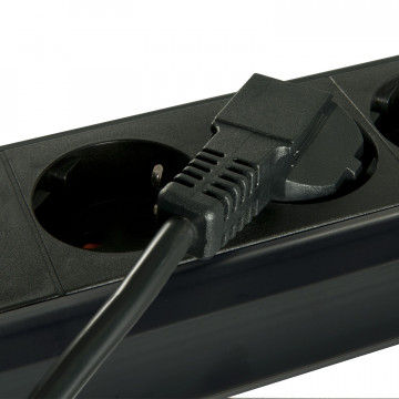 Maitinimo Laidas - LINDY Schuko į C13, Kampinis Maitinimo Laidas, 2 m, Juodas